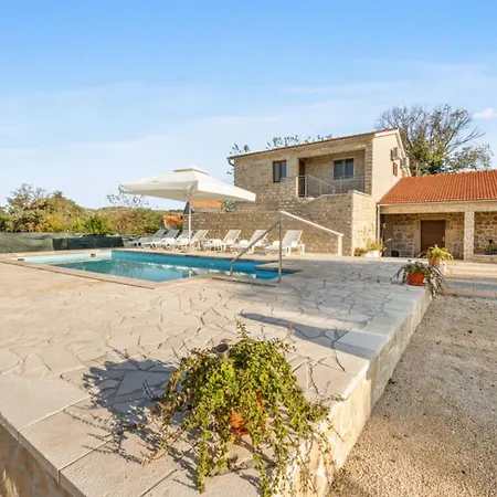 Stari Dvori * שיבניק