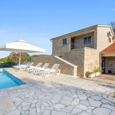 Stari Dvori * שיבניק