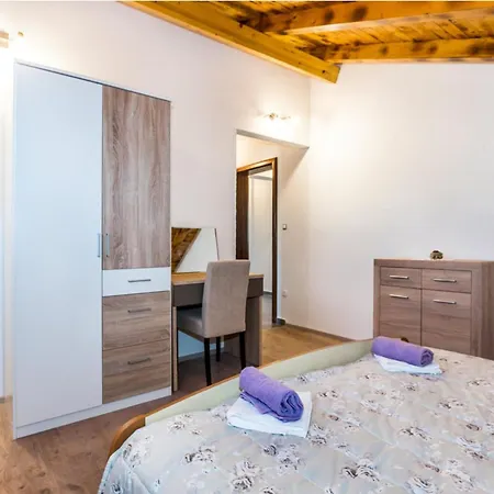 Vikendica Stari Dvori