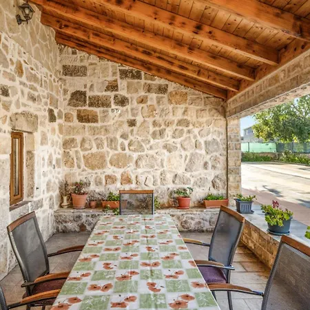 Stari Dvori *
