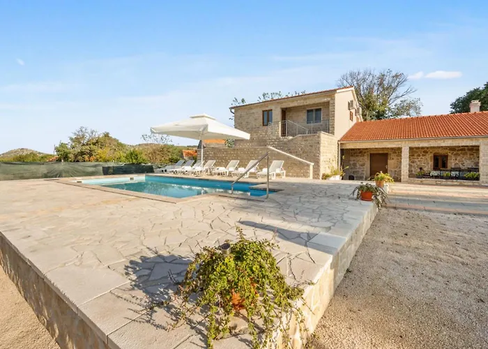 Stari Dvori * Šibenik