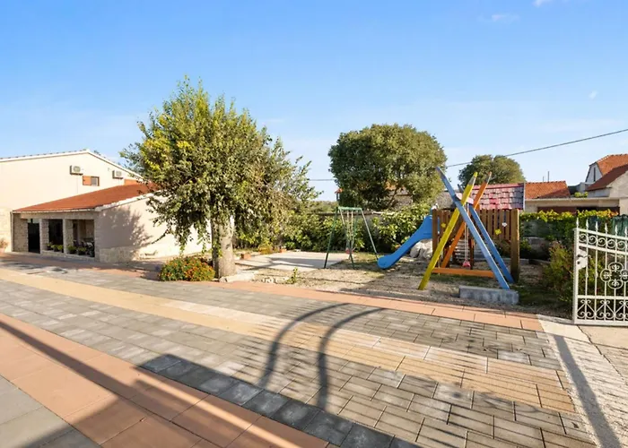 Stari Dvori * שיבניק