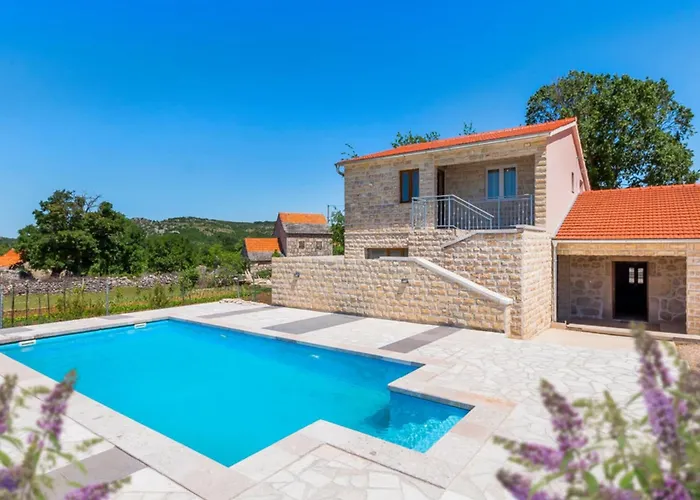 Stari Dvori שיבניק