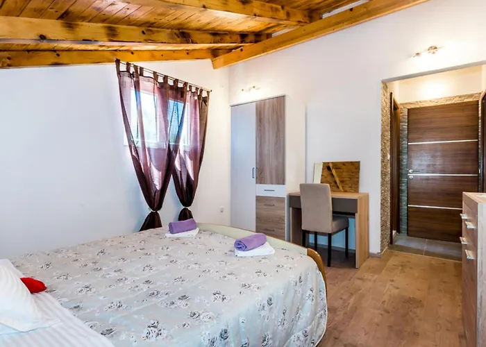 Stari Dvori * Šibenik