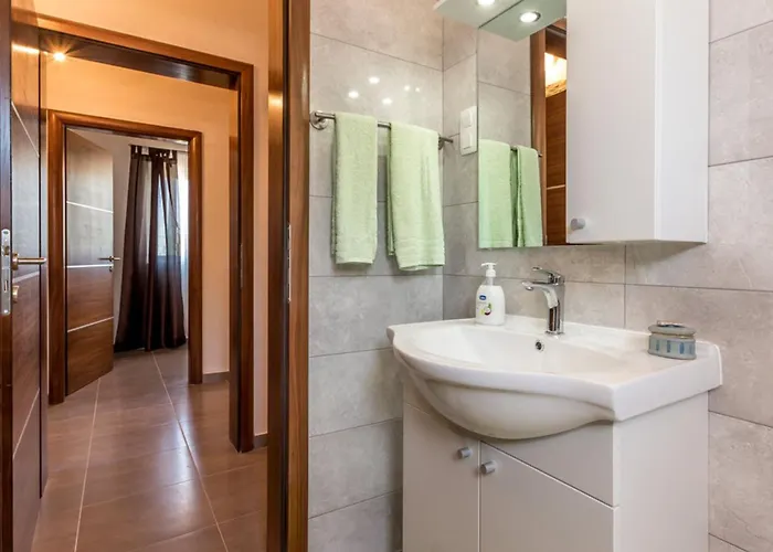 Stari Dvori * שיבניק