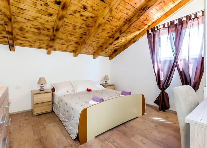 Stari Dvori * Šibenik